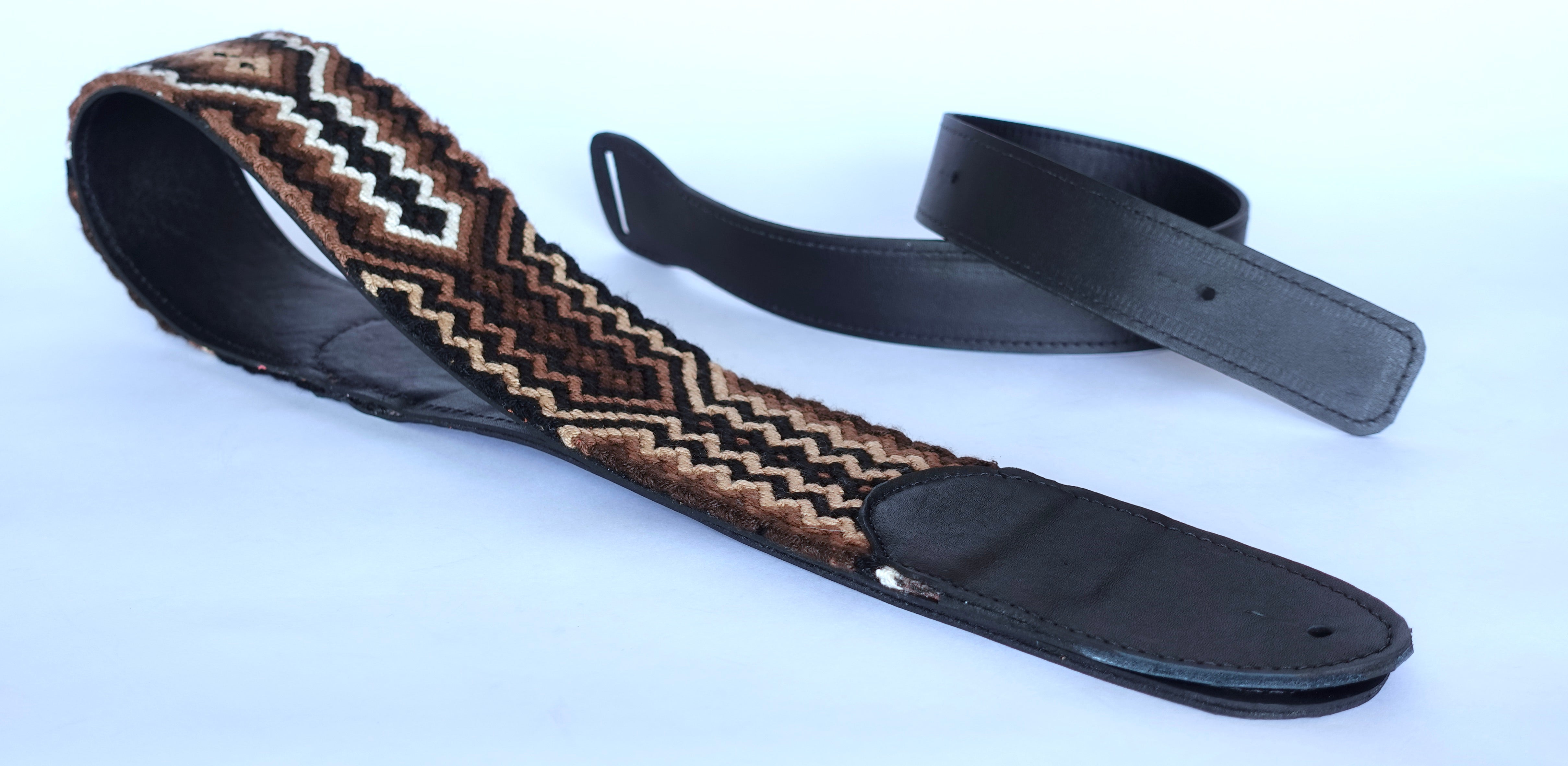 Yáoqowiuaiquí Handmade Leather Guitar Strap