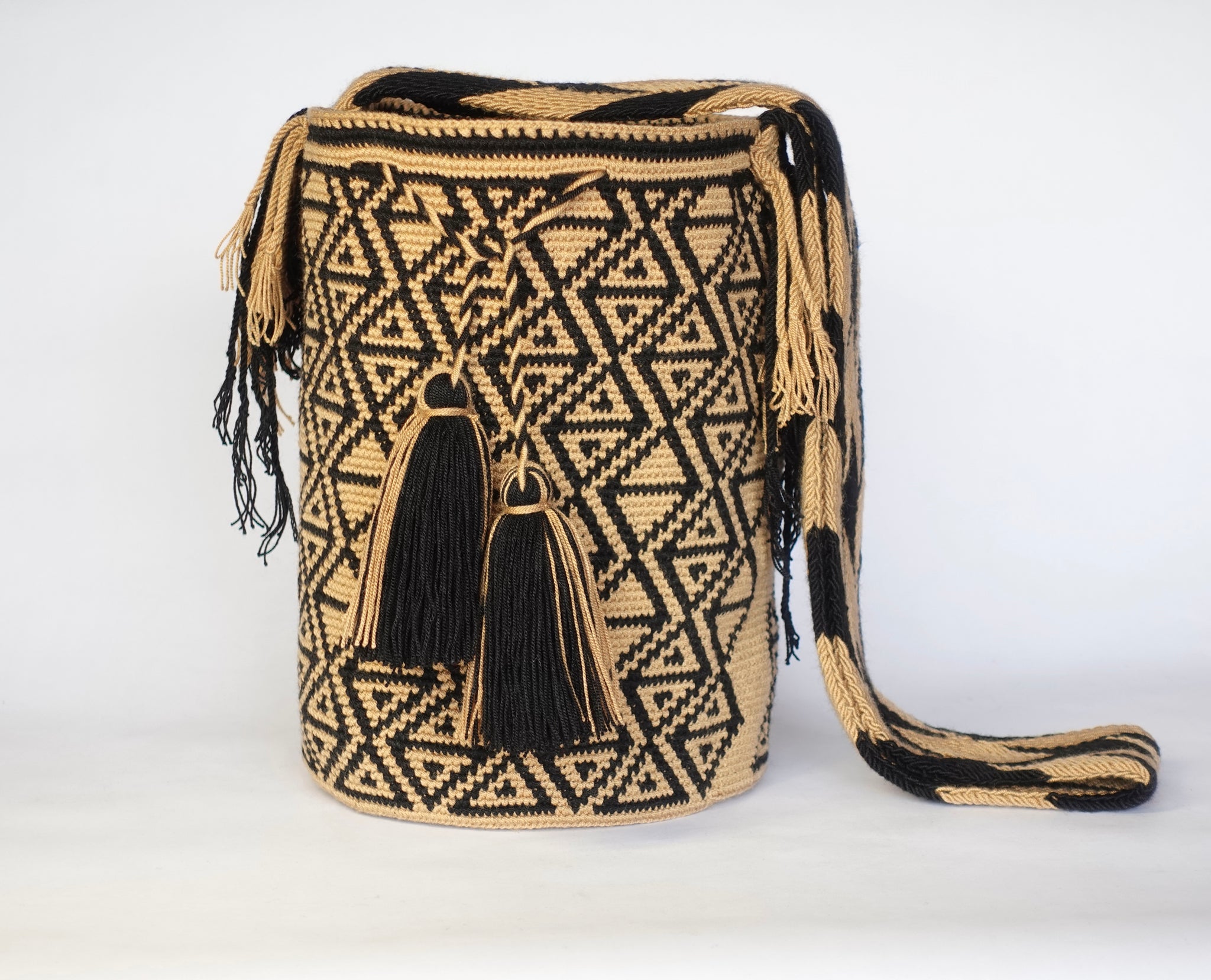 Splendid bag handwoven by the Colombian store Wayuu tribe XIO-73