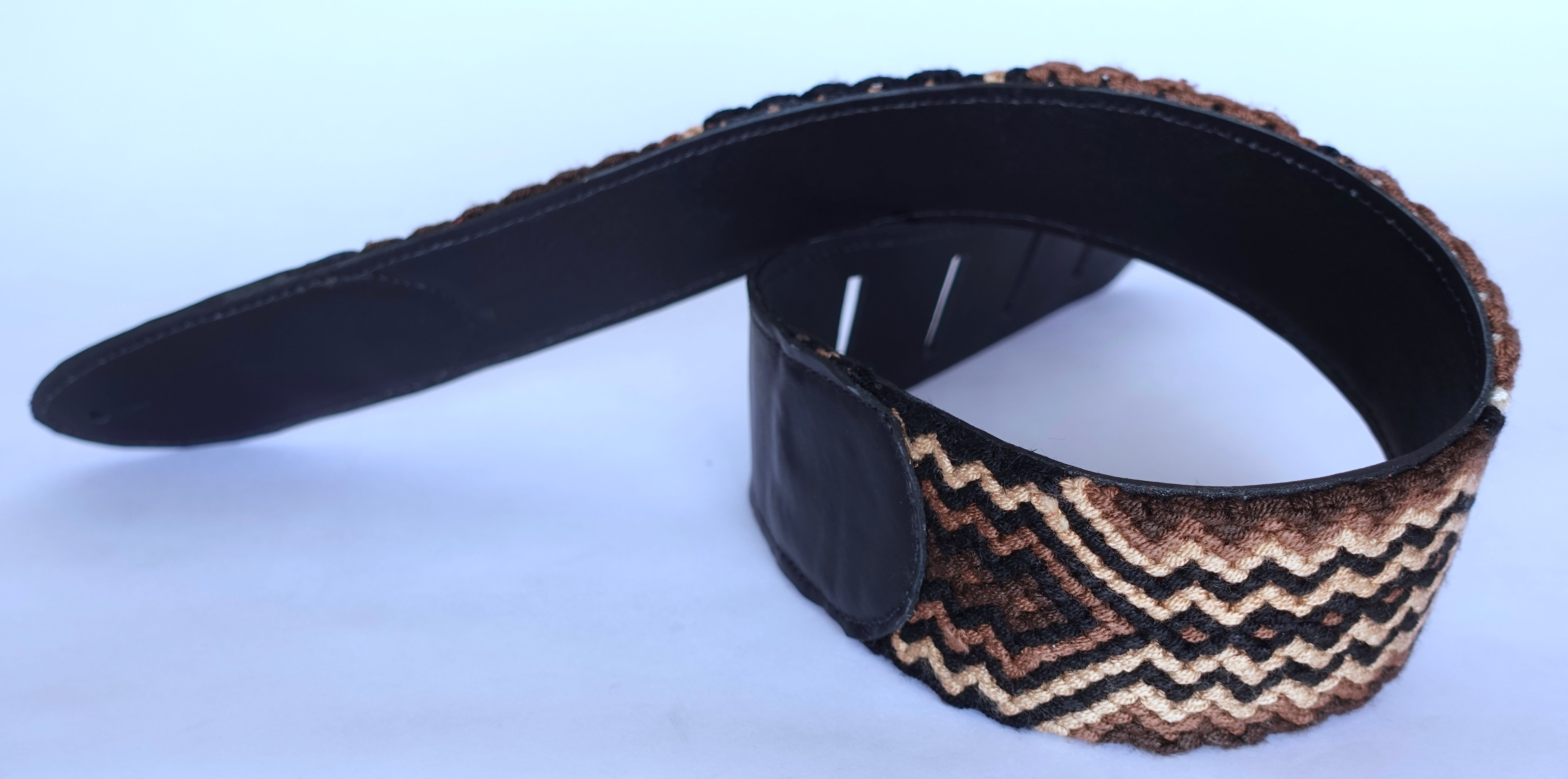 Yáoqowiuaiquí Handmade Leather Guitar Strap