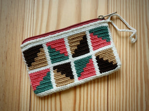 Tríatrí Wayuu Handmade Wristlet Clutch, Small