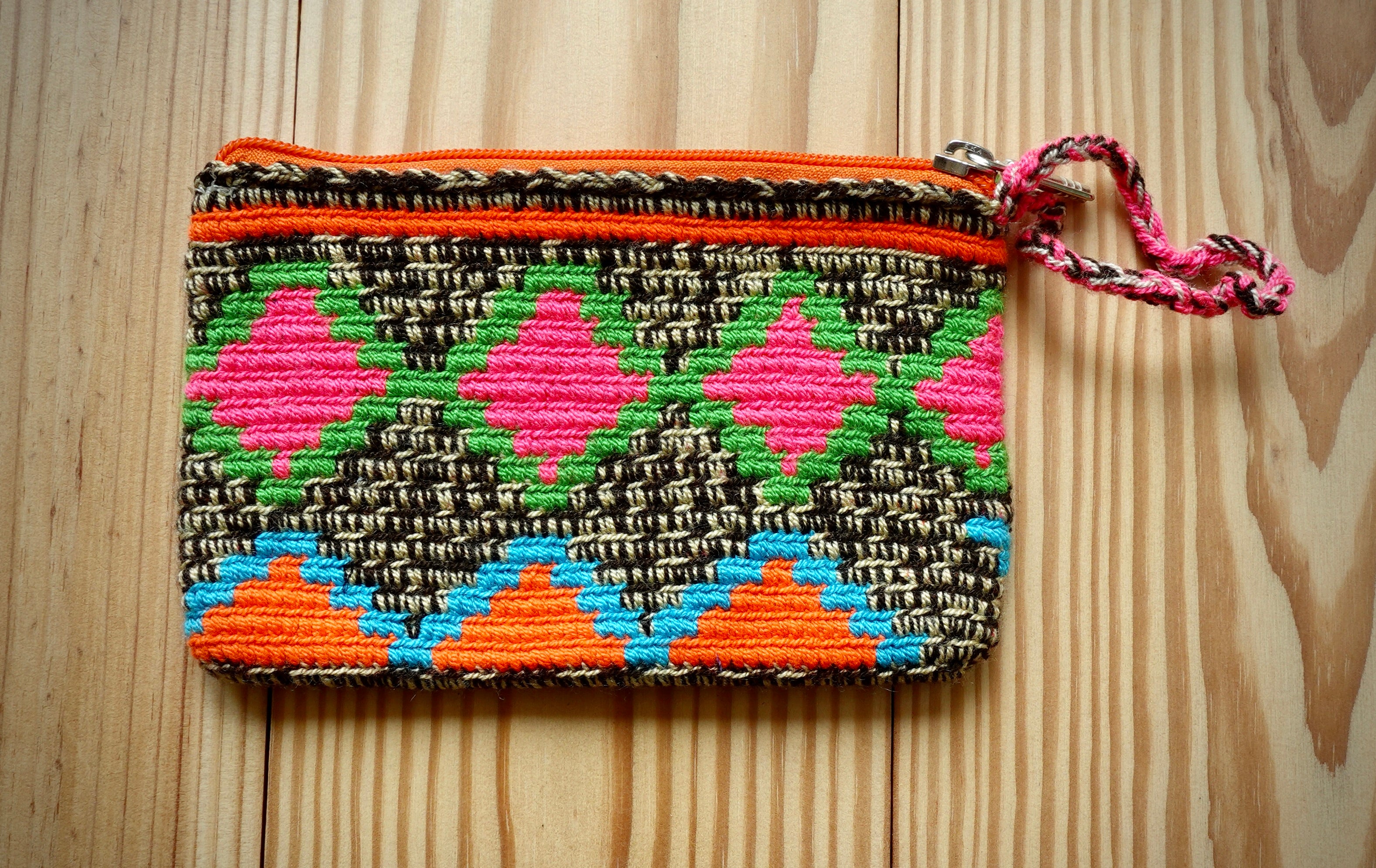 Diaiauzueí Wayuu Handmade Wristlet Clutch, Small