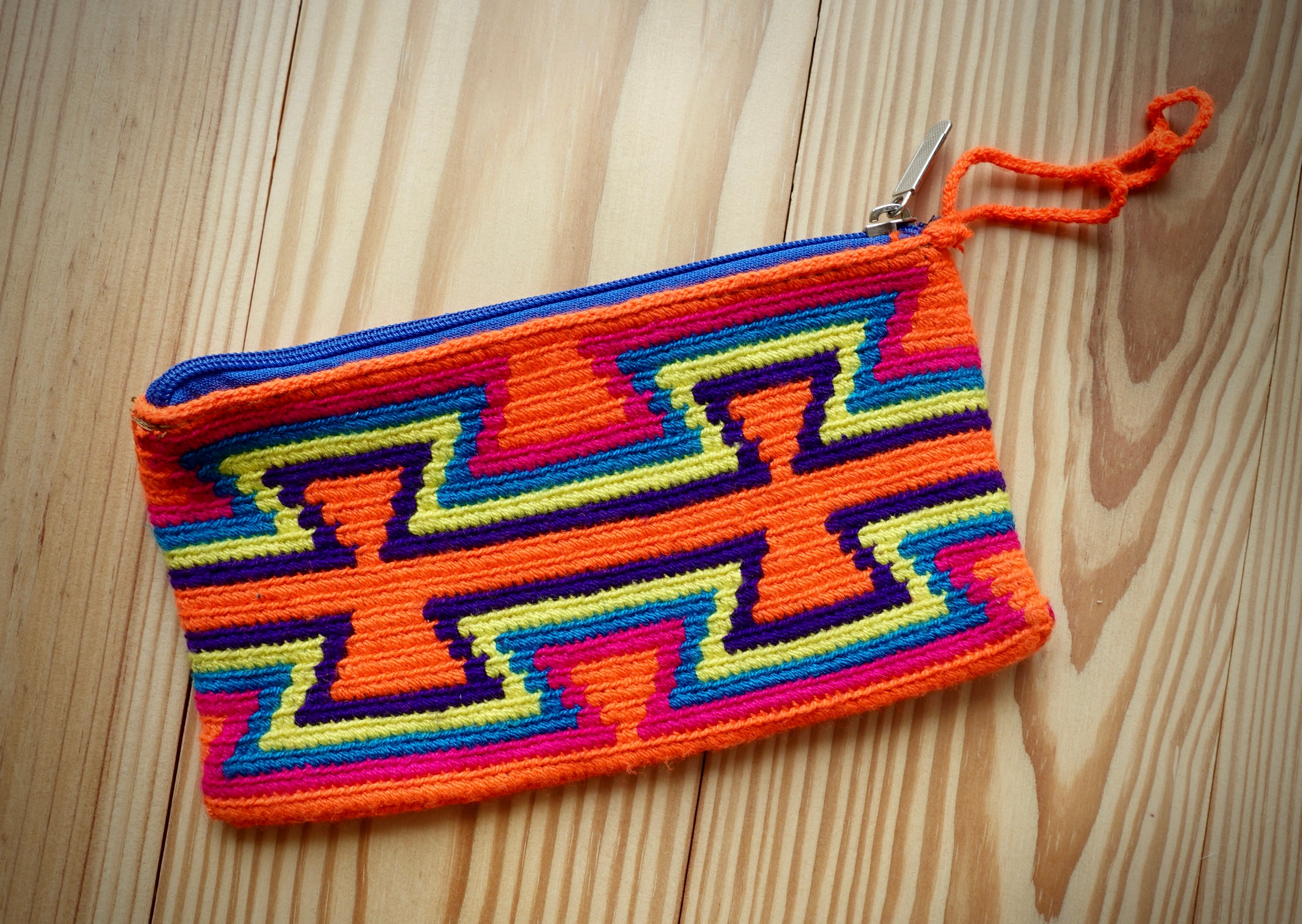 Aamaizniziqui Wayuu Handmade Wristlet Clutch, Medium