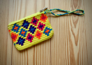 Amaí Wayuu Handmade Wristlet Clutch, Small