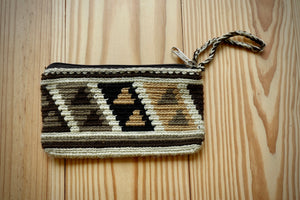 Füroraí Wayuu Handmade Wristlet Clutch, Small