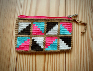 Oalzieuquíi Wayuu Handmade Wristlet Clutch, Small