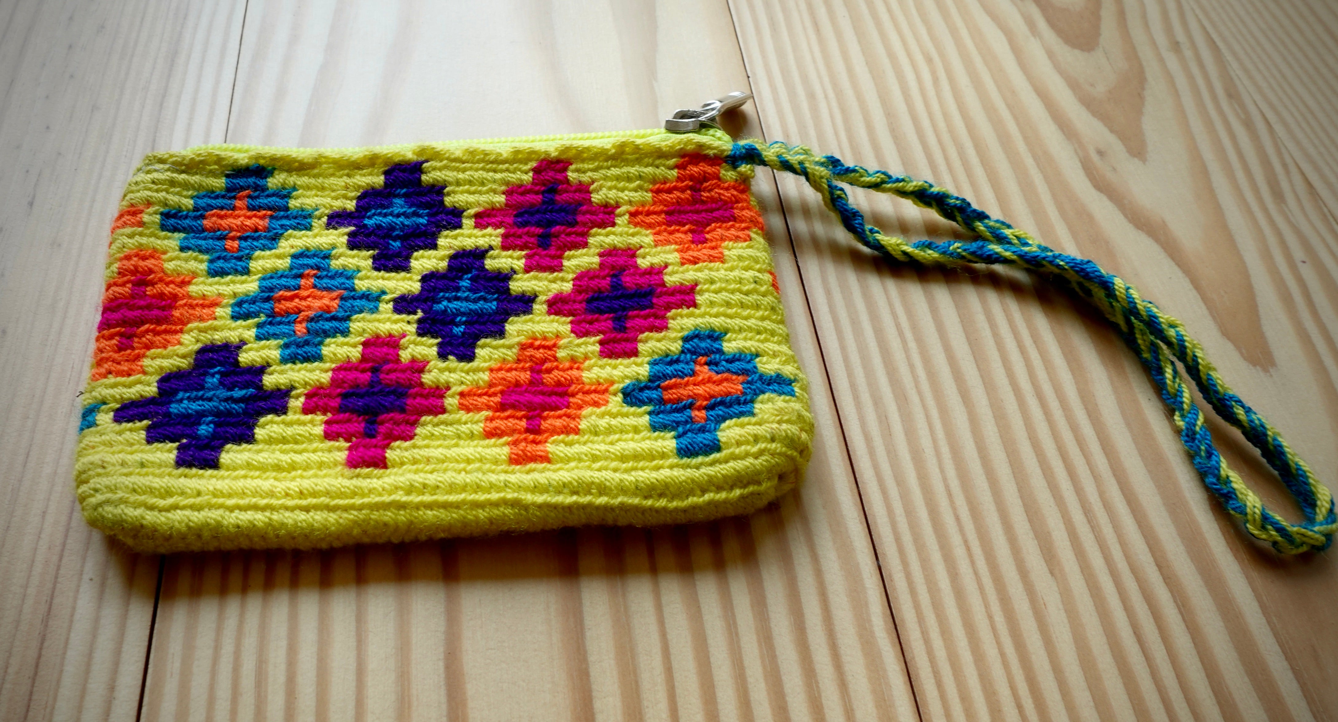 Amaí Wayuu Handmade Wristlet Clutch, Small