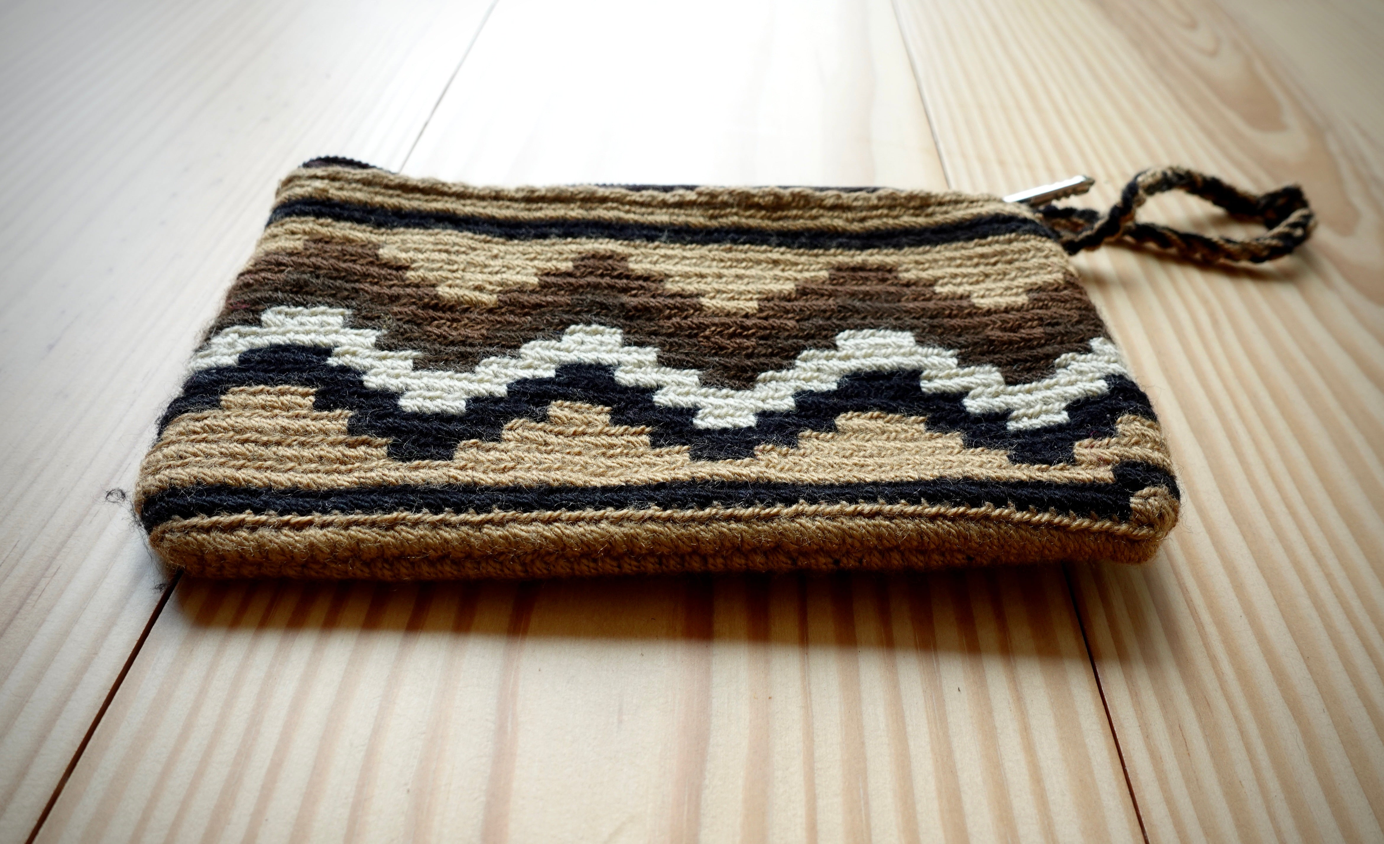 Ziquiziqui Wayuu Handmade Wristlet Clutch, Small