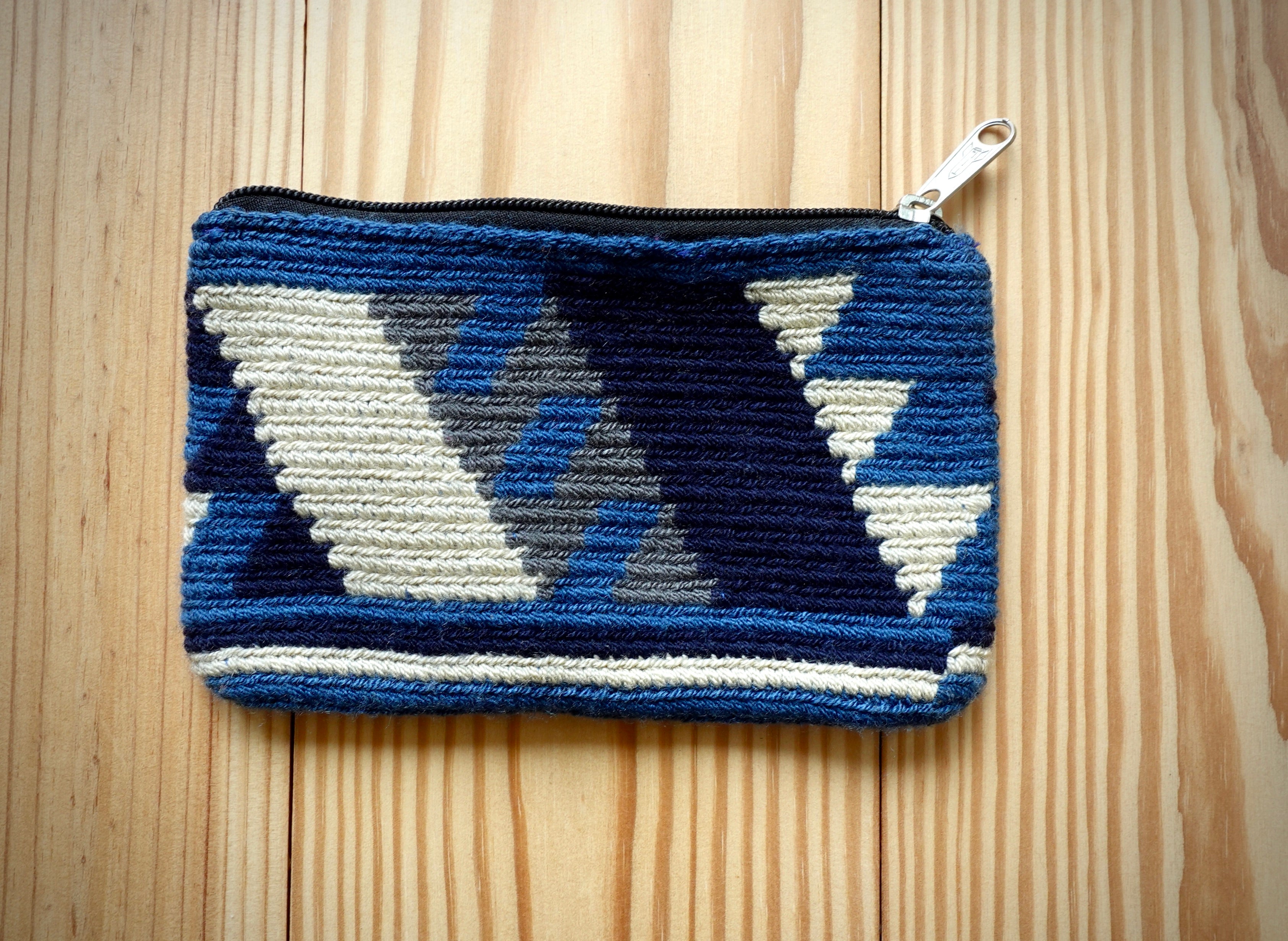 Pozoeroquí Wayuu Handmade Wristlet Clutch, Small
