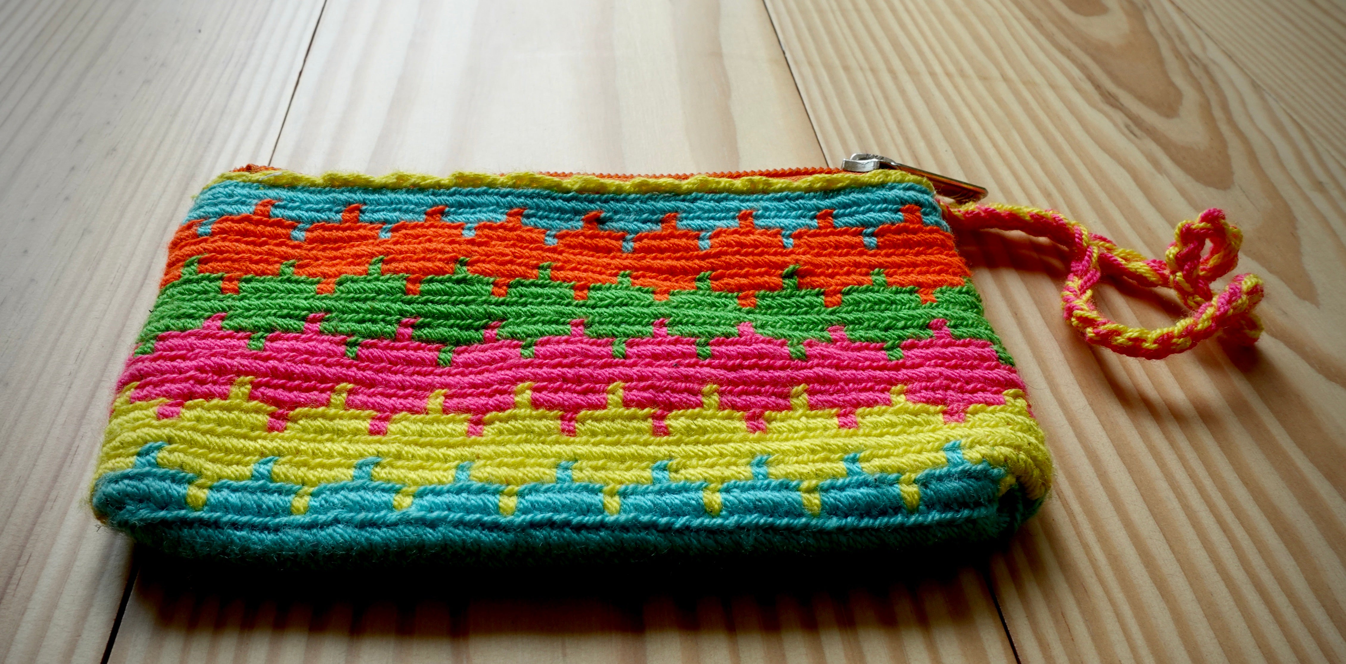 Loziqueizi Wayuu Handmade Wristlet Clutch, Small