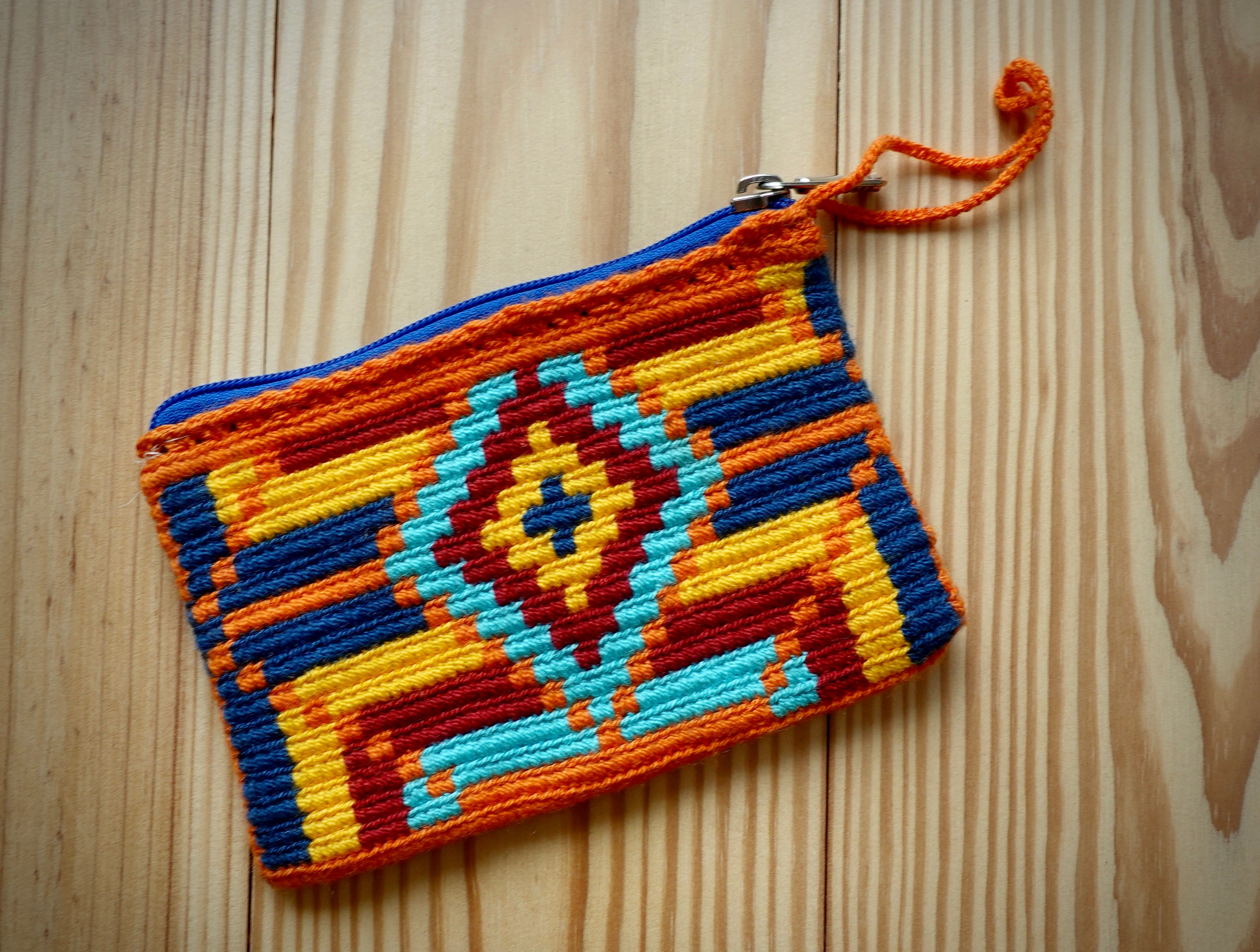 Zoaqiuqui Wayuu Handmade Wristlet Clutch, Small