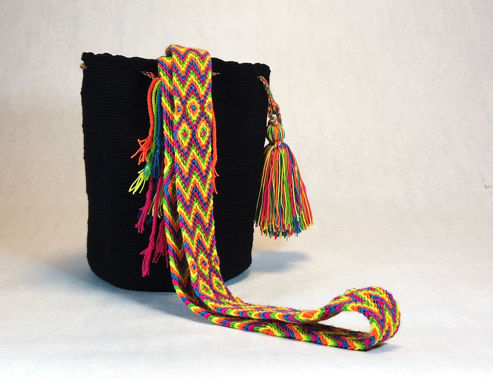 Caminito Wayuu Mochila Handmade Purse (Medium)