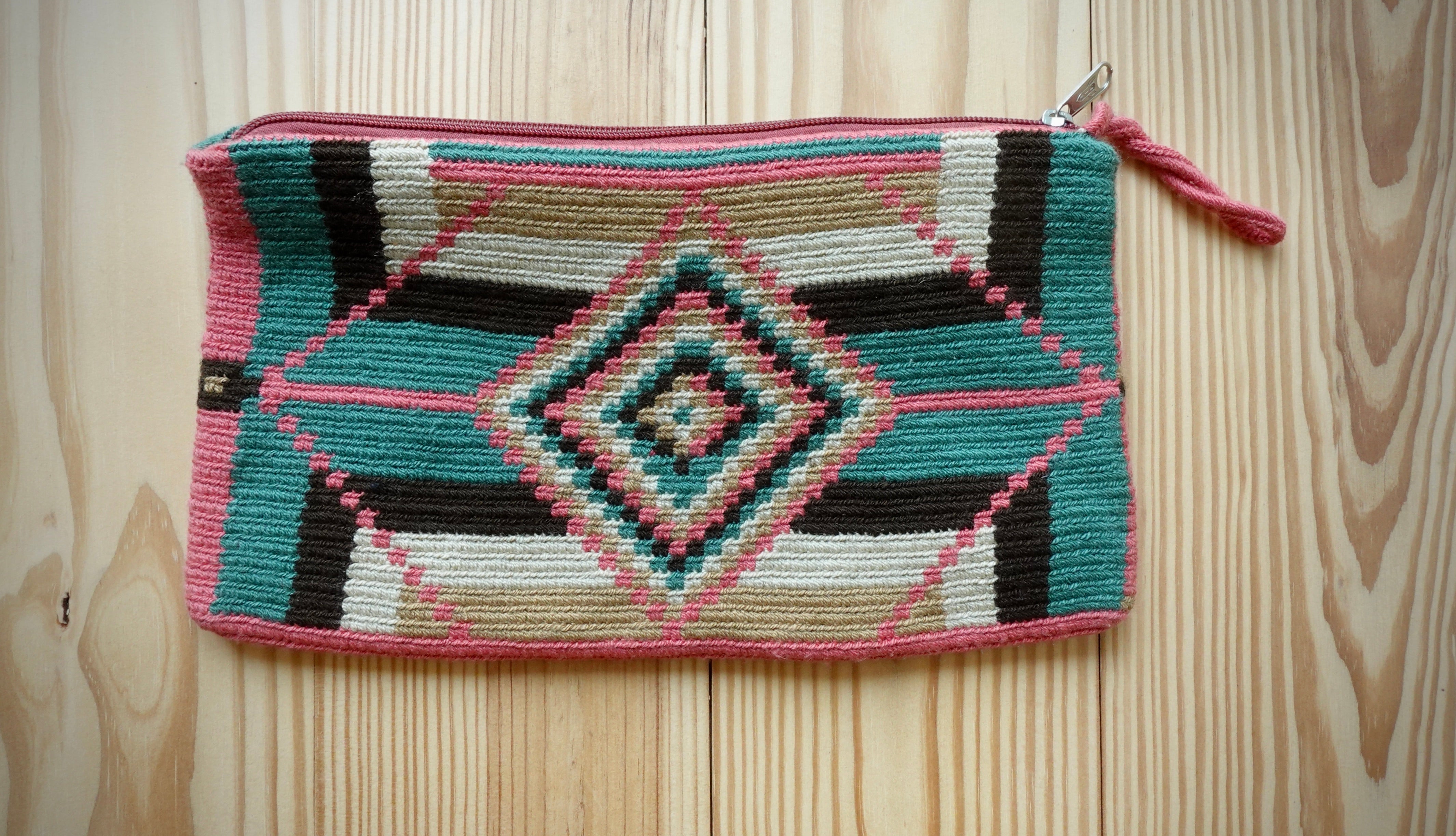 Jaiaiqueiaú Wayuu Handmade Evening Wristlet Clutch