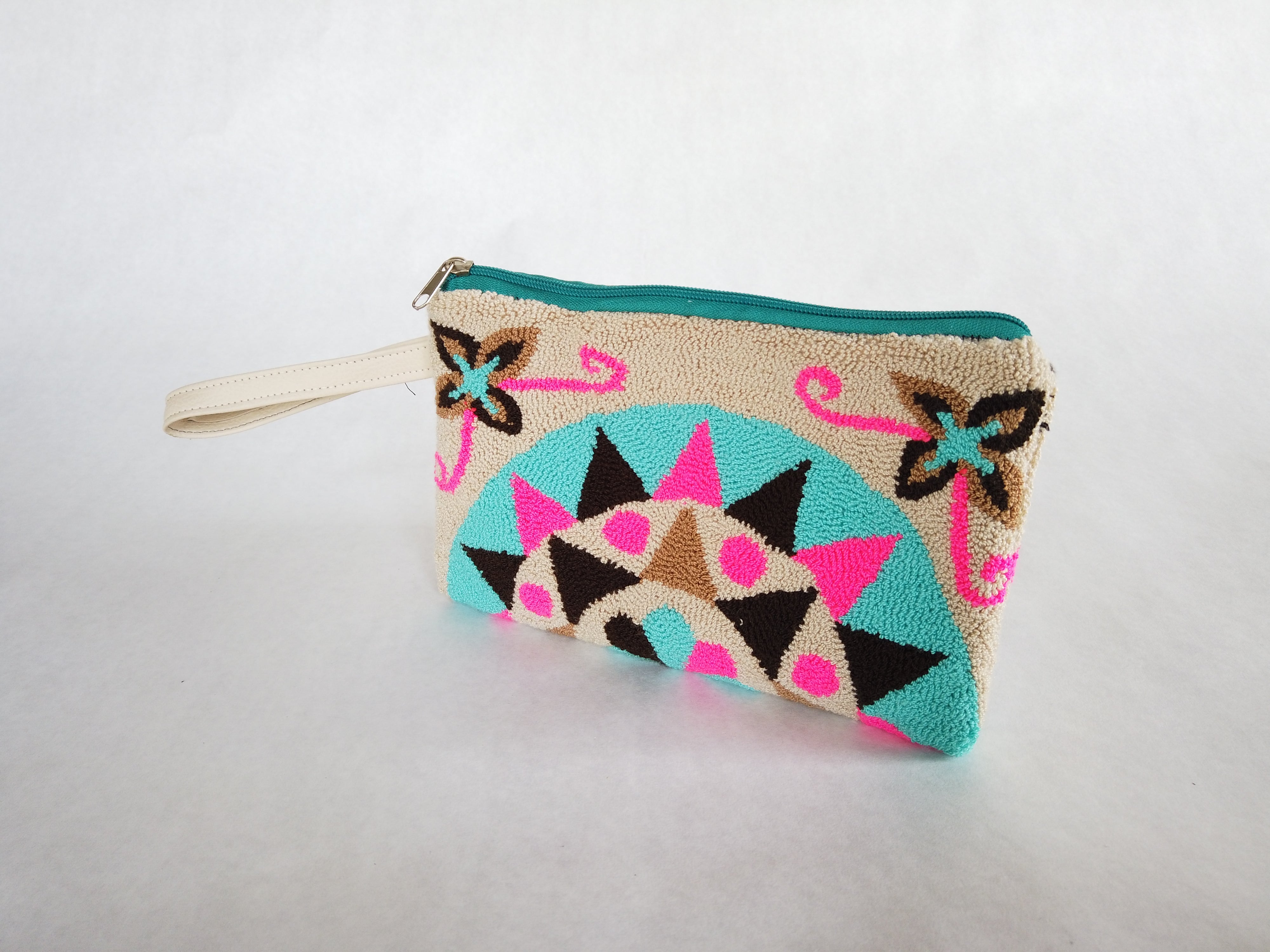 Cria Wayuu Handmade Clutch